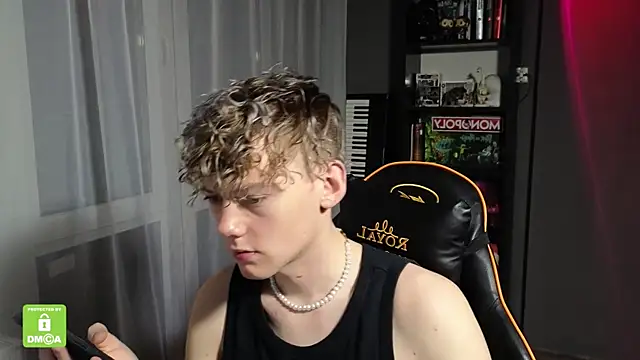 Keytaro online show from November 10, 2025, 3:06 pm