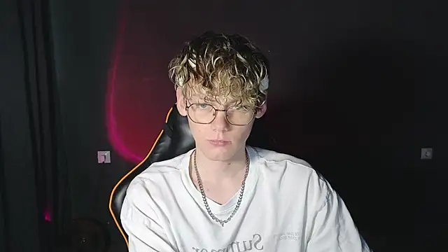 Keytaro online show from April 19, 2026, 2:29 pm