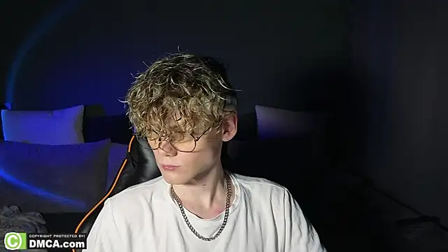 Keytaro online show from March 12, 2026, 11:20 pm