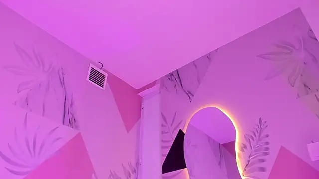 Isa little4u online show from March 6, 2025, 5:00 pm