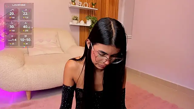 Isa little4u online show from November 7, 2025, 3:44 am