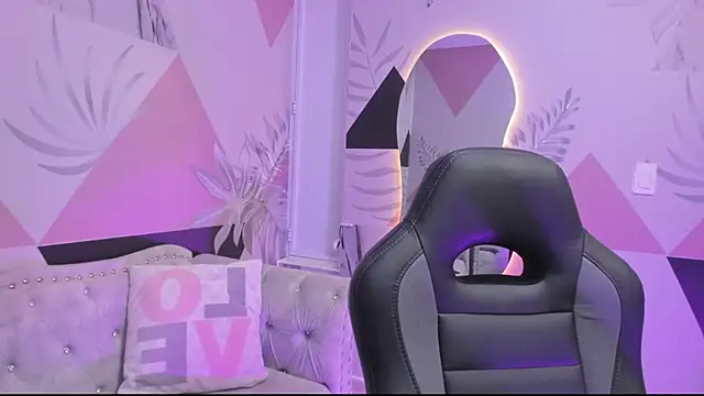 Isa little4u online show from March 18, 2025, 10:39 am