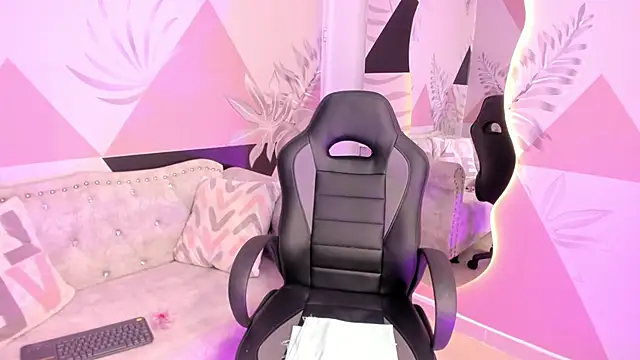 Isa little4u online show from March 11, 2025, 10:51 am