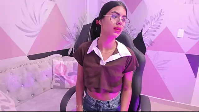 Isa little4u online show from March 14, 2025, 11:12 am