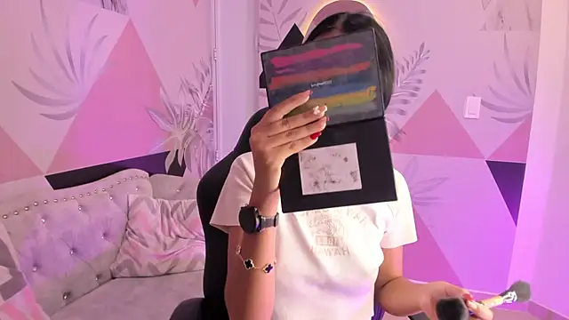 Isa little4u online show from March 12, 2025, 1:40 pm