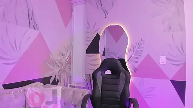 Isa little4u online show from March 21, 2025, 1:23 pm