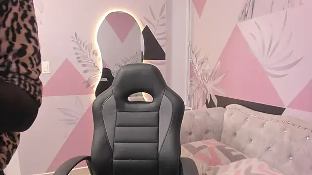 Isa little4u online show from March 21, 2025, 10:17 am