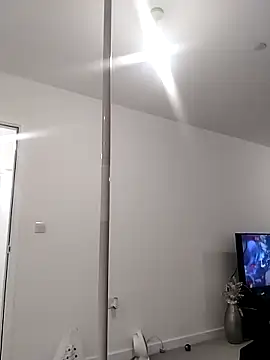 Cinderella Jewels  online show from April 17, 2026, 8:55 pm