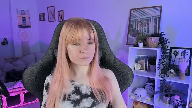 LexiWenford online show from March 4, 2025, 2:38 am