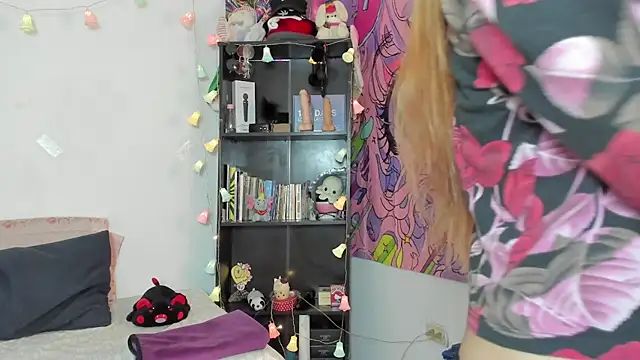 kittyzenn online show from September 12, 2025, 5:13 pm