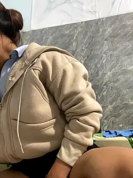 Linaannn online show from November 27, 2025, 11:38 pm