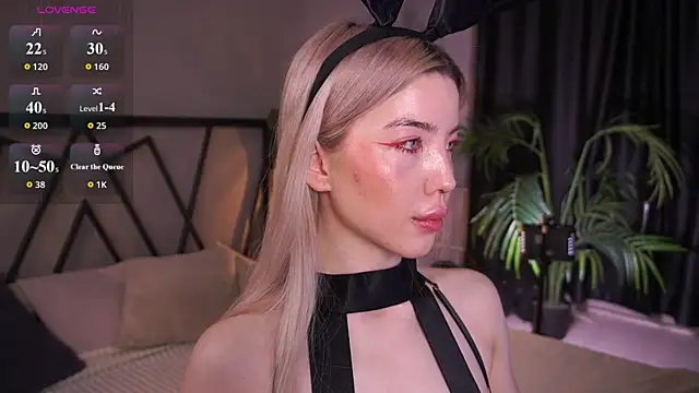 LindaThacker online show from April 5, 2026, 3:35 am