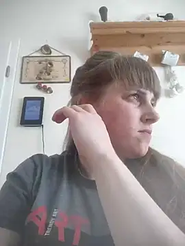 CoddessCrystal online show from April 8, 2026, 10:06 am