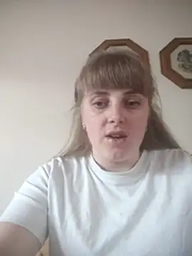 CoddessCrystal online show from April 4, 2026, 12:01 pm