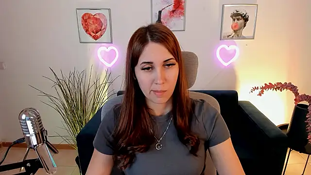 NellieMccaffrey online show from December 4, 2024, 2:36 am