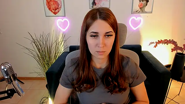 NellieMccaffrey online show from December 3, 2024, 11:18 pm