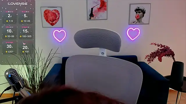 NellieMccaffrey online show from January 18, 2025, 10:17 am