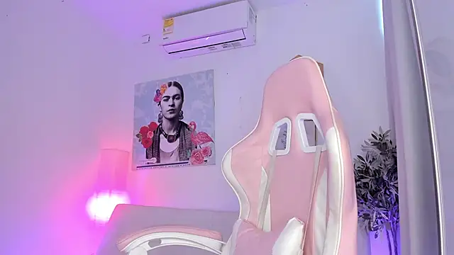 Snapshot of aleja_rythm chatting on March 18, 2025, 6:28 pm aleja rythm online show from March 18, 2025, 6:28 pm