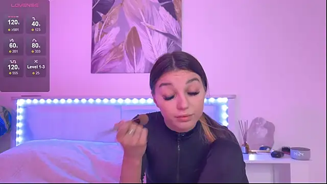 Veronica leal online show from November 3, 2025, 11:25 am