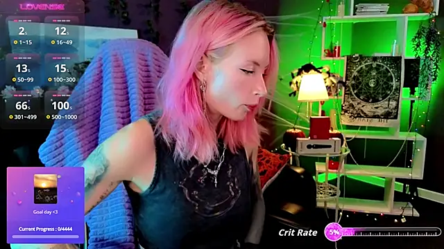  HelenCarter online show from October 27, 2025, 8:32 pm