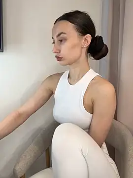 Snapshot of Polli_Kiss chatting on February 2, 2026, 10:03 am Polli Kiss online show from February 2, 2026, 10:03 am