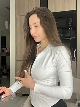 Snapshot of Polli_Kiss chatting on February 13, 2026, 5:35 pm Polli Kiss online show from February 13, 2026, 5:35 pm