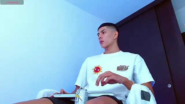 Valerio 20 online show from March 15, 2025, 7:48 pm