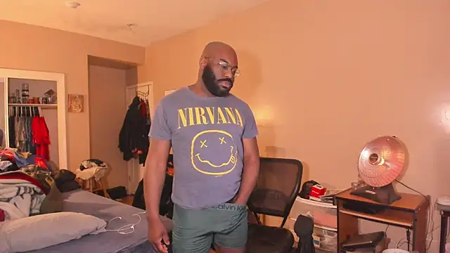 Snapshot of MrChuckDailyXXX chatting on February 5, 2026, 6:42 am MrChuckDailyXXX online show from February 5, 2026, 6:42 am