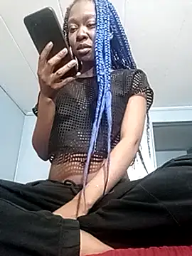 C0ffeecoolatte online show from January 21, 2025, 4:32 am