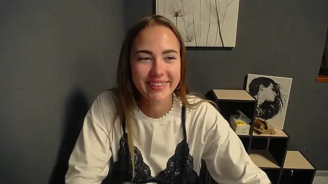 Snapshot of luxie_milady chatting on July 16, 2026, 8:00 am luxie milady online show from July 16, 2026, 8:00 am