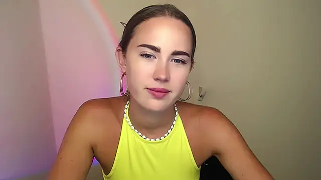 Snapshot of luxie_milady chatting on August 5, 2026, 4:45 pm luxie milady online show from August 5, 2026, 4:45 pm