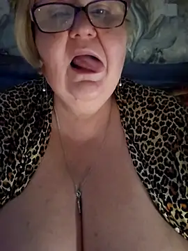 Snapshot of Awn290668 chatting on February 3, 2026, 5:49 am Awn290668 online show from February 3, 2026, 5:49 am