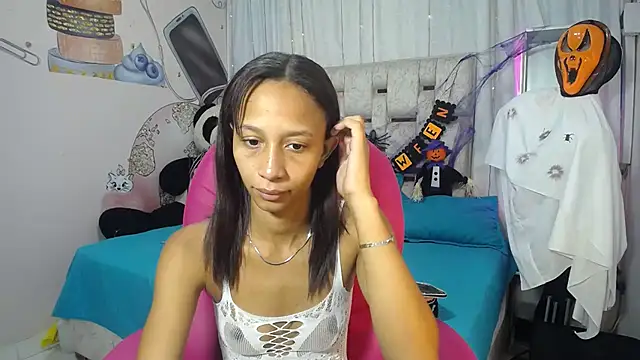 EMMA SWEETT1 online show from November 3, 2025, 12:42 pm