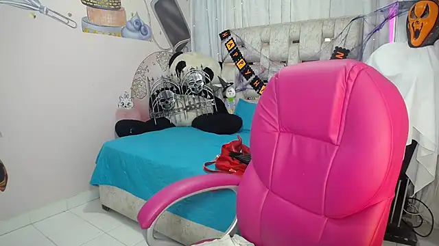 EMMA SWEETT1 online show from October 31, 2025, 12:46 pm