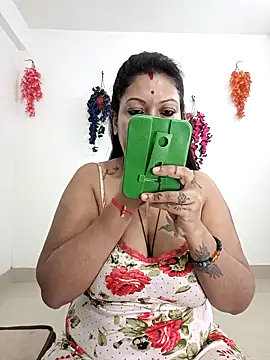 YOUR LOVELY-40 online show from October 15, 2025, 3:53 pm