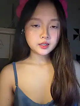 Alice1818 online show from December 4, 2025, 6:51 pm