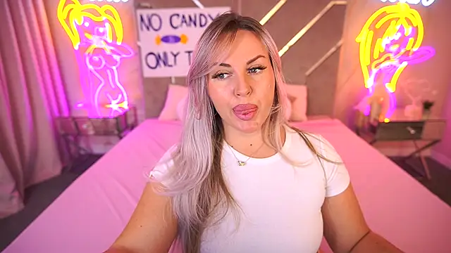 KiraCandyS online show from November 4, 2025, 10:02 pm