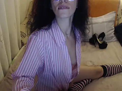 Emmatoo online show from November 16, 2025, 10:57 pm