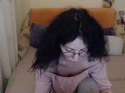 Emmatoo online show from November 26, 2025, 2:06 pm