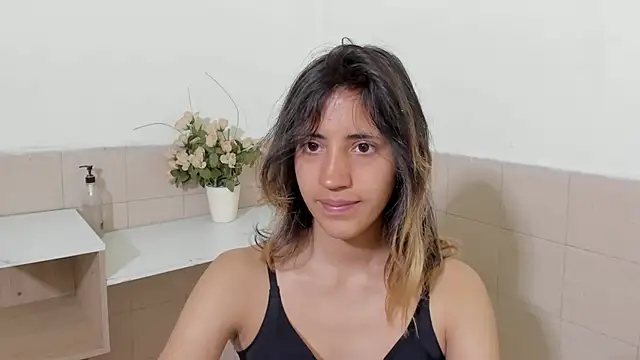 linnie  online show from October 30, 2025, 1:31 pm