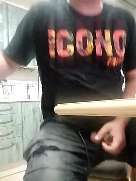 lobito1997 online show from November 3, 2025, 4:07 am