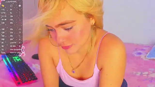 Snapshot of Sweet_MaryJane2 chatting on February 8, 2025, 9:15 pm Sweet MaryJane2 online show from February 8, 2025, 9:15 pm