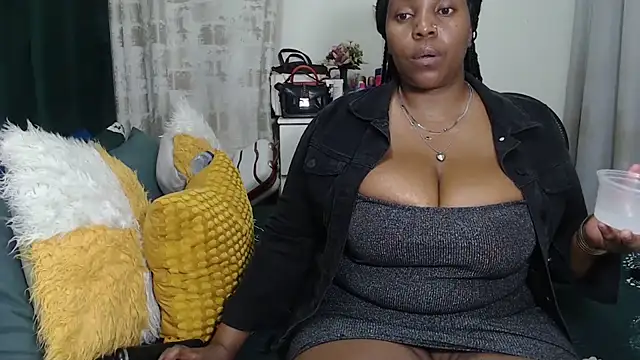 Snapshot of GaggingQueenxx chatting on June 2, 2026, 4:18 pm GaggingQueenxx online show from June 2, 2026, 4:18 pm