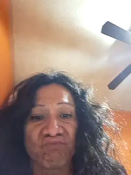 miicheele32 online show from November 6, 2025, 8:51 am