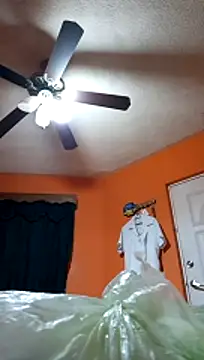 miicheele32 online show from December 16, 2025, 8:18 am