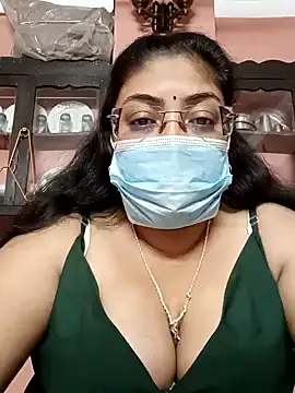 Snapshot of LAVERNIYA_ chatting on February 13, 2025, 7:10 pm LAVERNIYA  online show from February 13, 2025, 7:10 pm