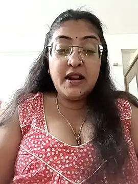 Snapshot of LAVERNIYA_ chatting on September 17, 2025, 3:47 pm LAVERNIYA  online show from September 17, 2025, 3:47 pm