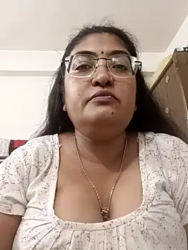 Snapshot of LAVERNIYA_ chatting on October 9, 2025, 11:44 am LAVERNIYA  online show from October 9, 2025, 11:44 am