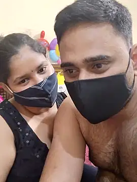 Snapshot of IND_COUPLE1 chatting on February 24, 2025, 3:42 pm IND COUPLE1 online show from February 24, 2025, 3:42 pm