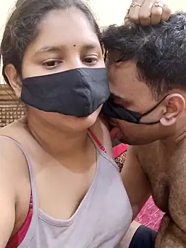 Snapshot of IND_COUPLE1 chatting on March 7, 2025, 10:21 pm IND COUPLE1 online show from March 7, 2025, 10:21 pm